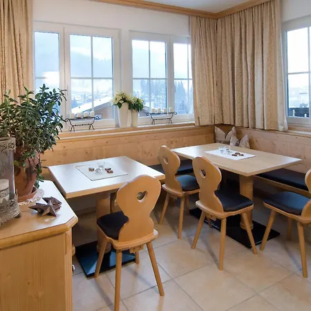 Garni Heisenhof Hotell 3*